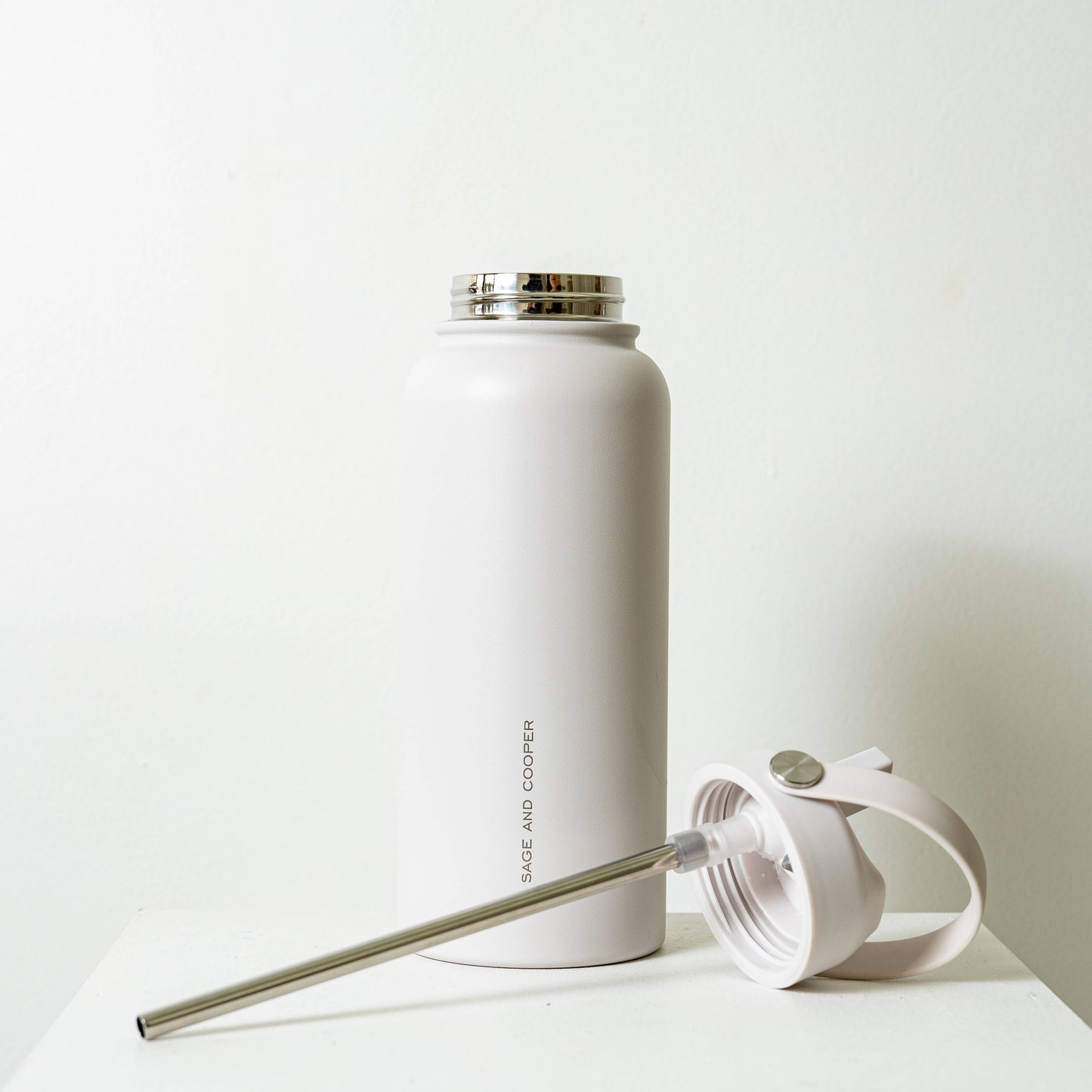 The Sage & Cooper Insulated Drink Bottle: Black / 1 Litre