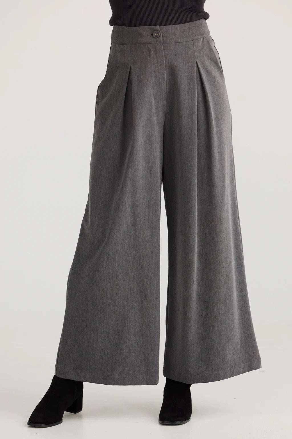 Shayla Pant | Graphite