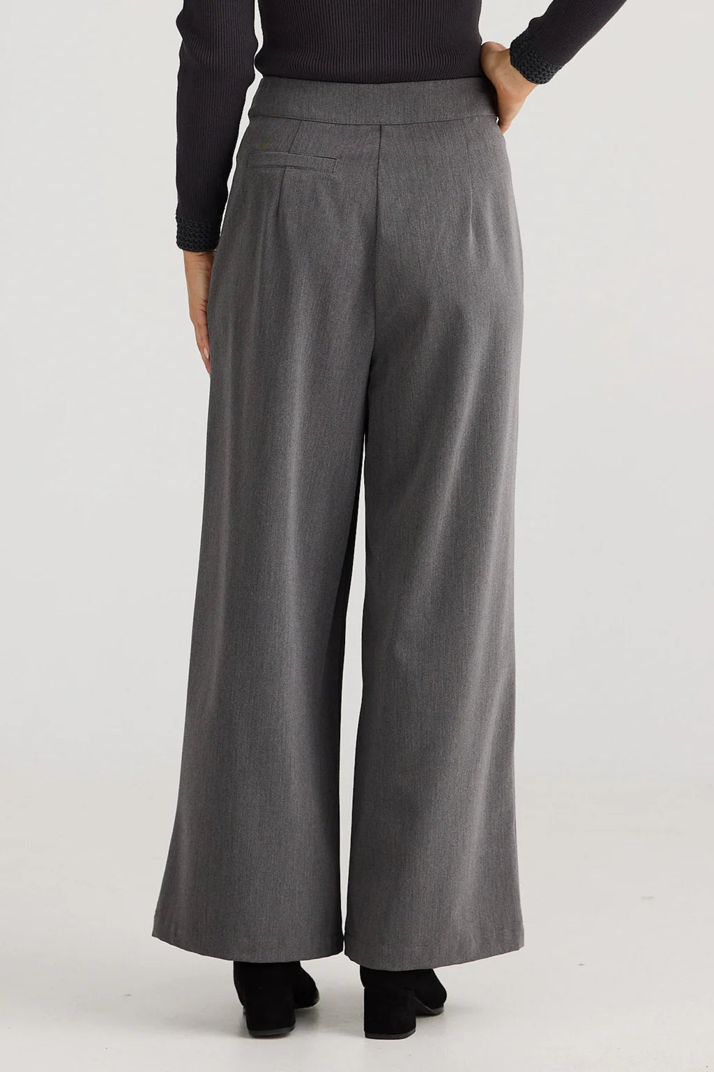 Shayla Pant | Graphite