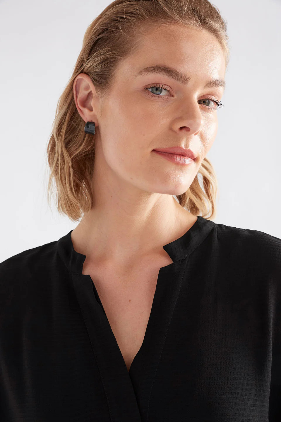 Illsta Mini Hoop Earring / Bright Navy