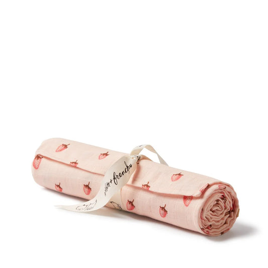 Organic Muslin / Strawberry Kisses