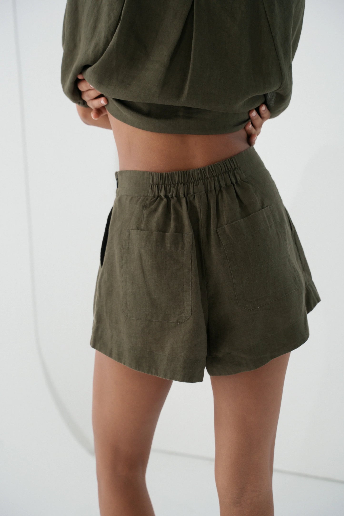 Gaia Linen Shorts / Khaki