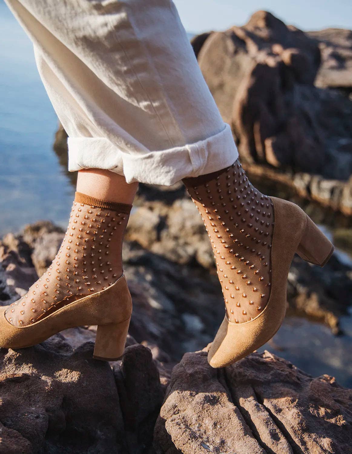 CRESCENT DUNES BROWN • Sheer polka dot socks: 39/41