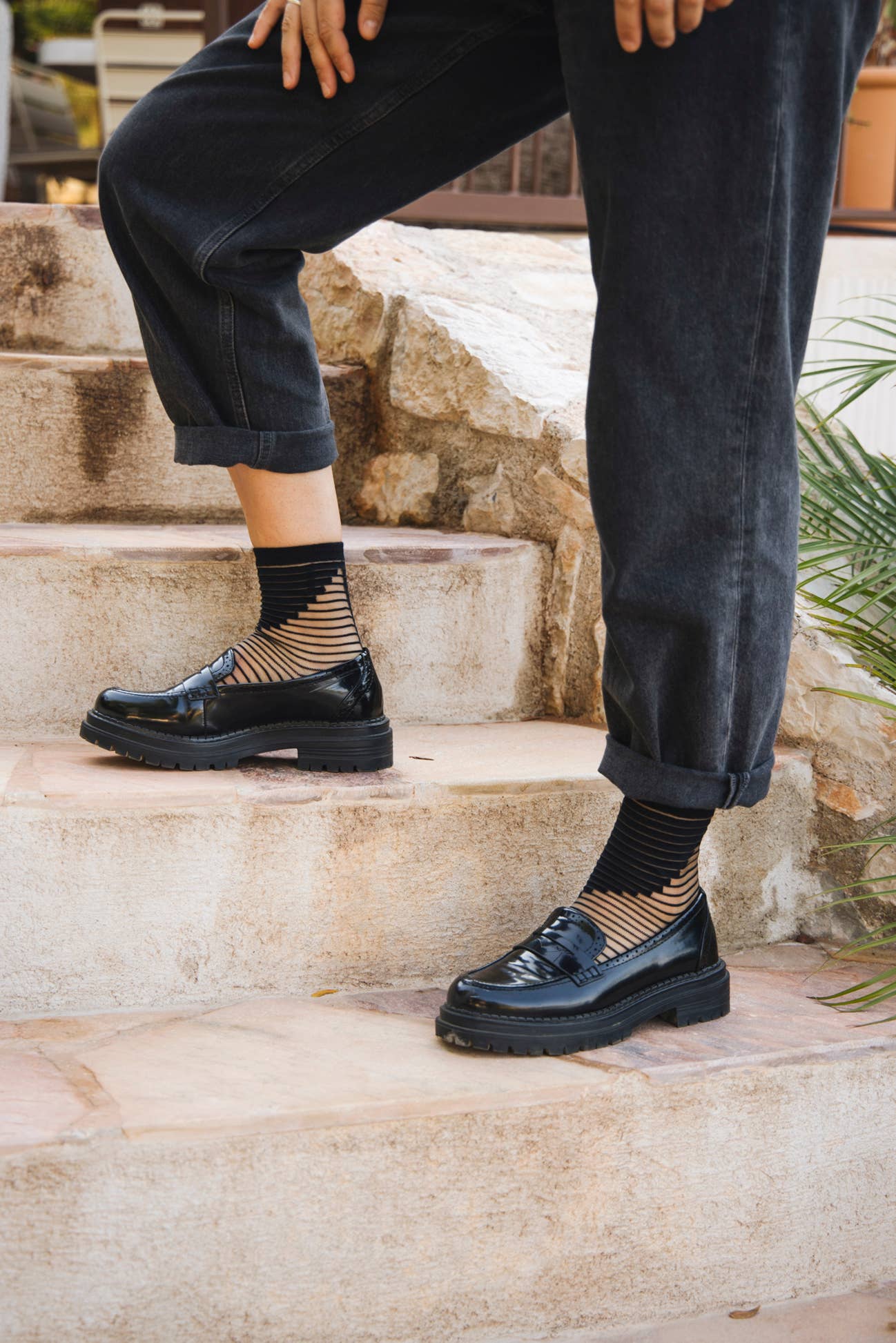SHIBUYA BLACK • Women's graphic sheer socks: 39/41