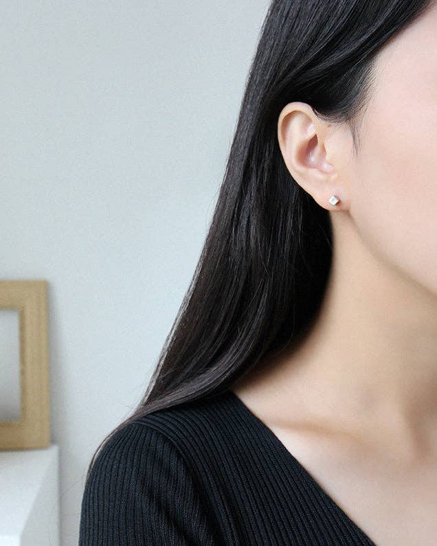 Cube Stud Earrings: Silver