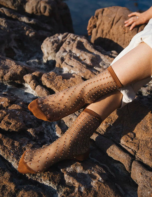 CRESCENT DUNES BROWN • Sheer polka dot socks: 39/41