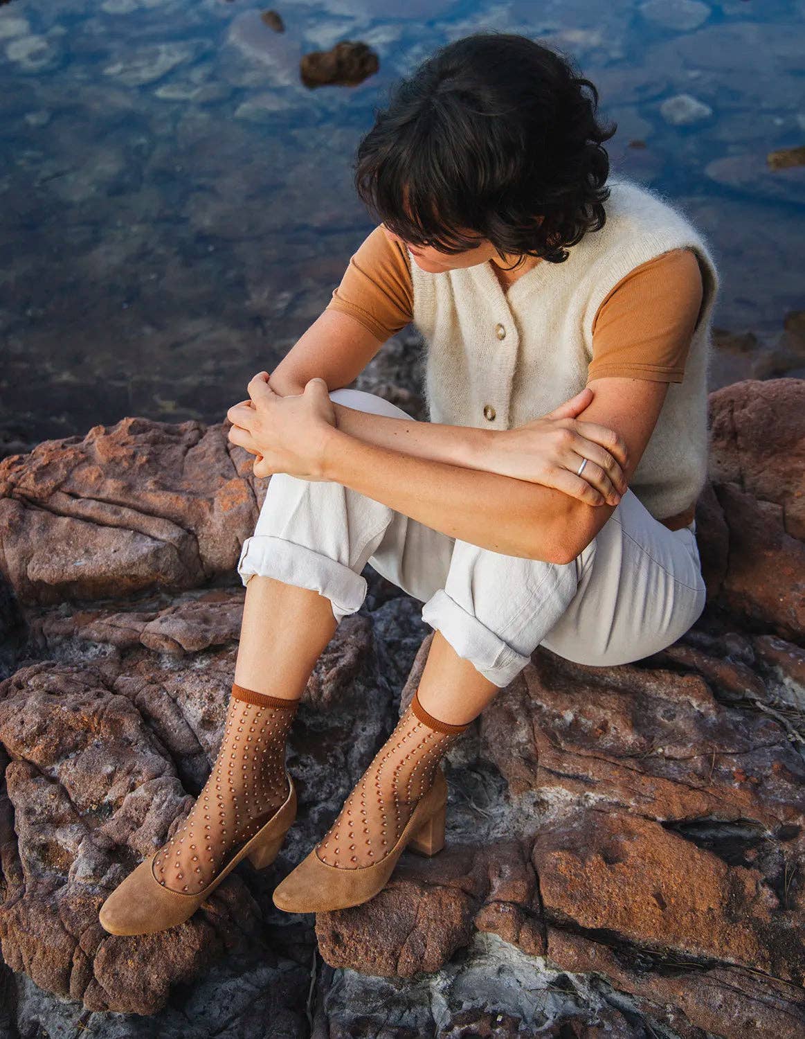 CRESCENT DUNES BROWN • Sheer polka dot socks: 39/41