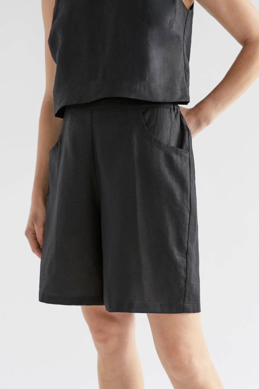 Strom Linen Shorts | Black