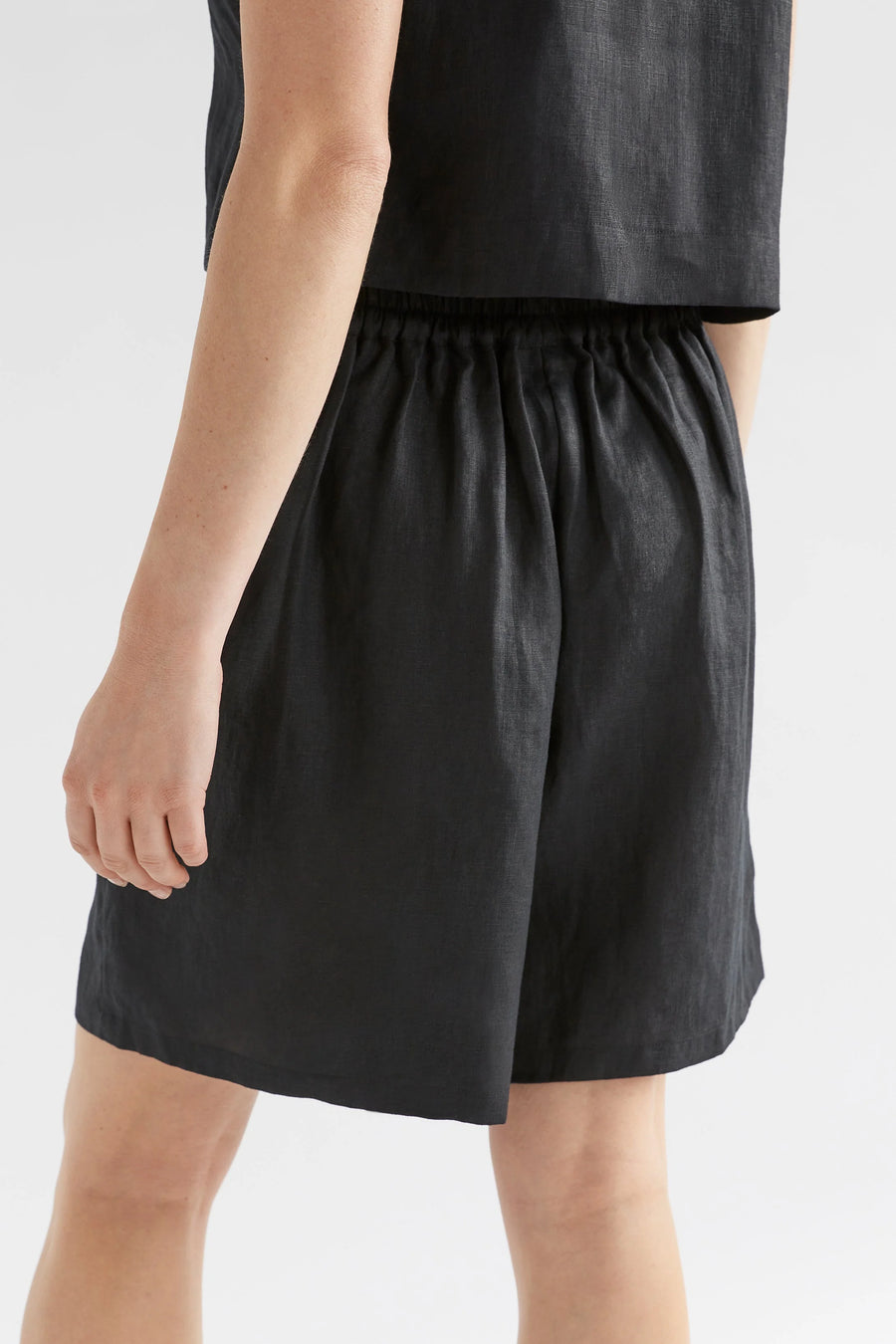Strom Linen Shorts | Black