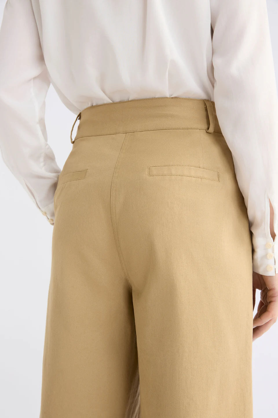 Kudel Pant / Almond