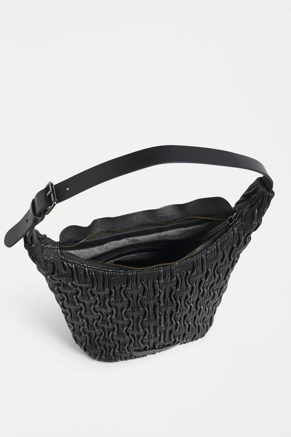 Lumme Smocked Shoulder Bag / Black