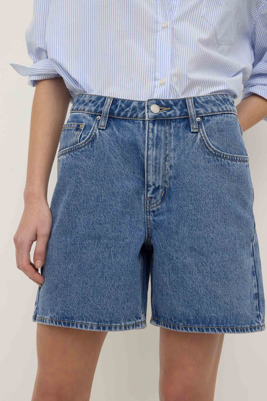 Short - Mid Rise Vintage Denim