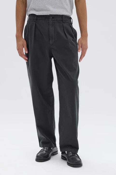 Miles Pleated Linen Chino | Washed Black