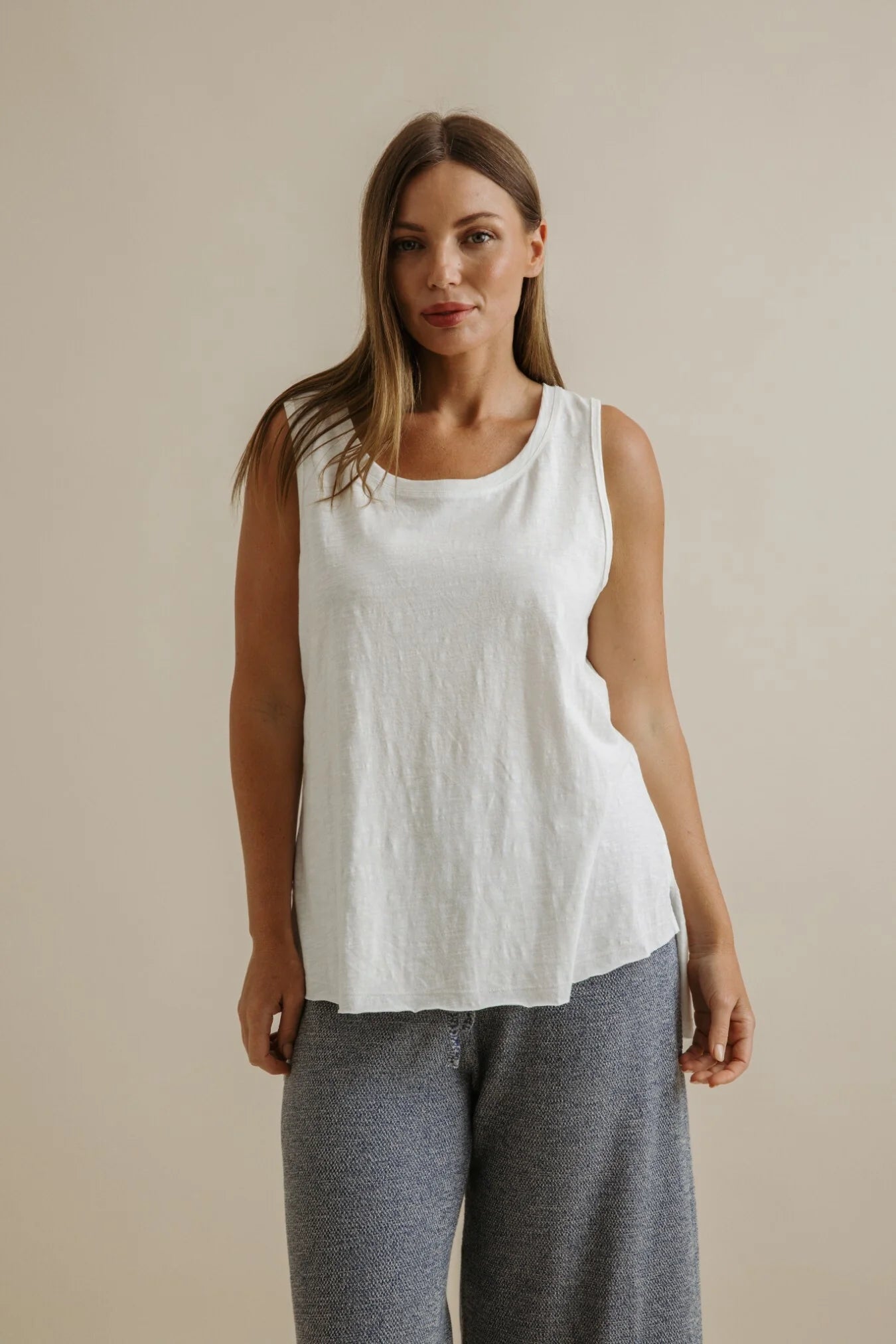 Shoreline High Low / Singlet 2.0 - White