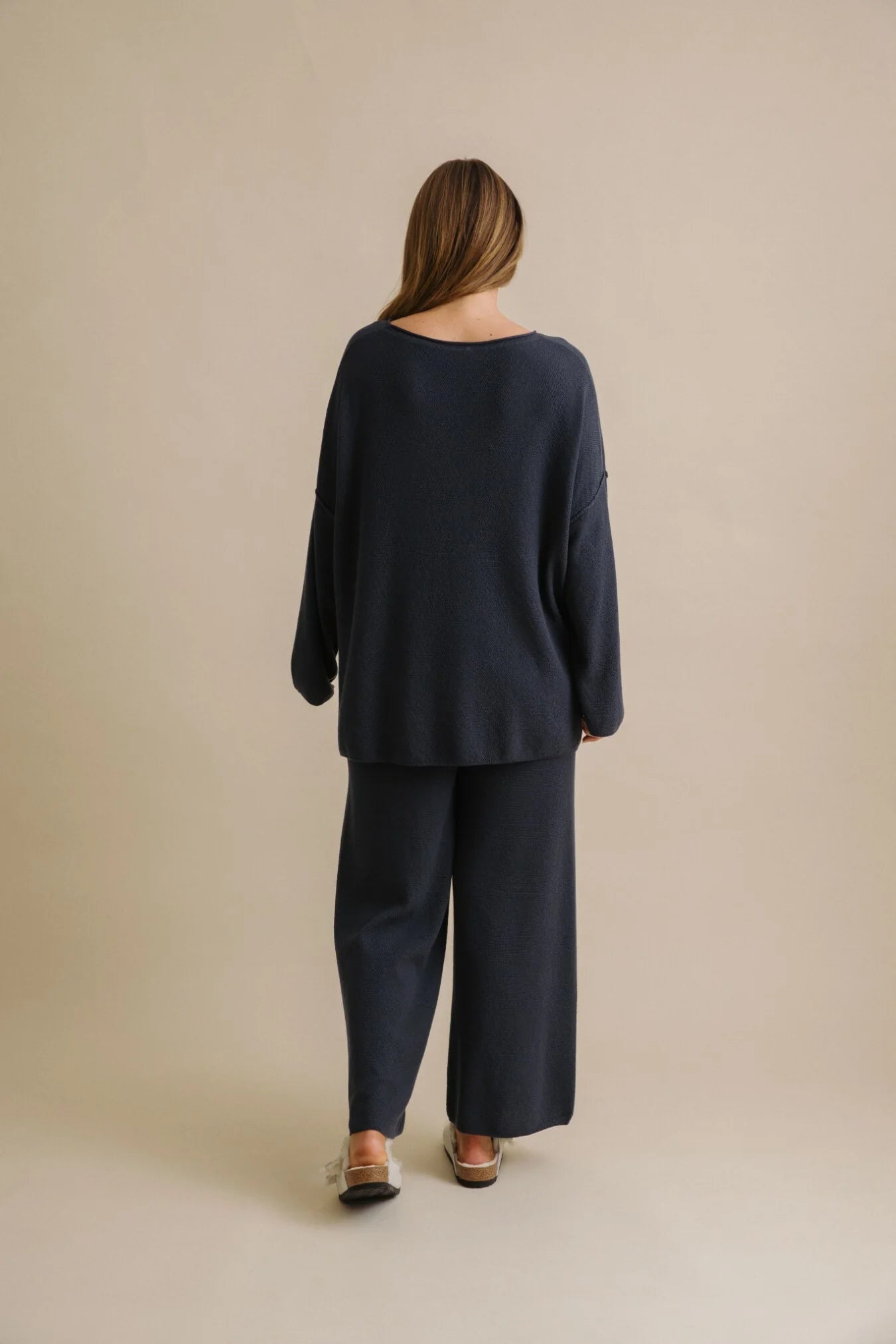 Winter Retreat Pullover / Lake