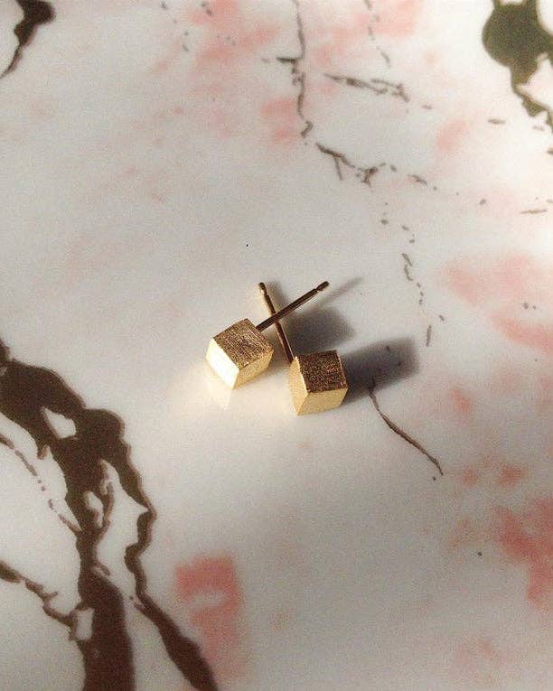 Cube Stud Earrings: Silver