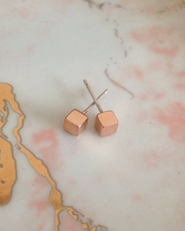 Cube Stud Earrings: Silver