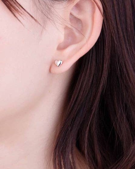 Mini Heart Stud Earrings: Silver