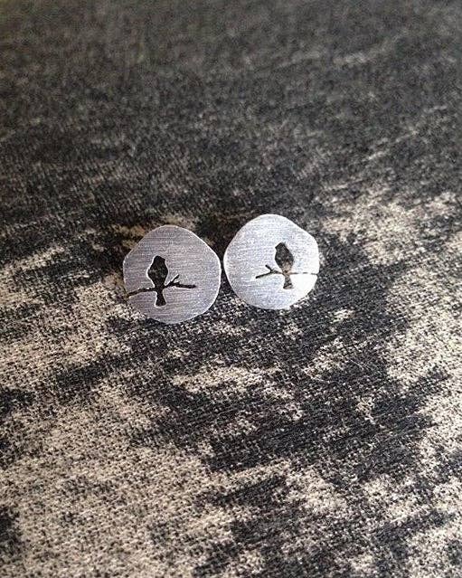 Bird Silhouette Stud Earrings: Gold