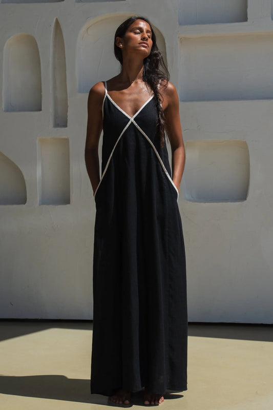 Azalea Linen Dress / Black