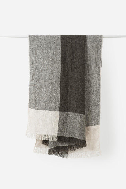 Linen Throw / Chester - Pepper + Chalk